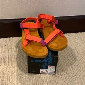 Women’s universal Teva Sandals